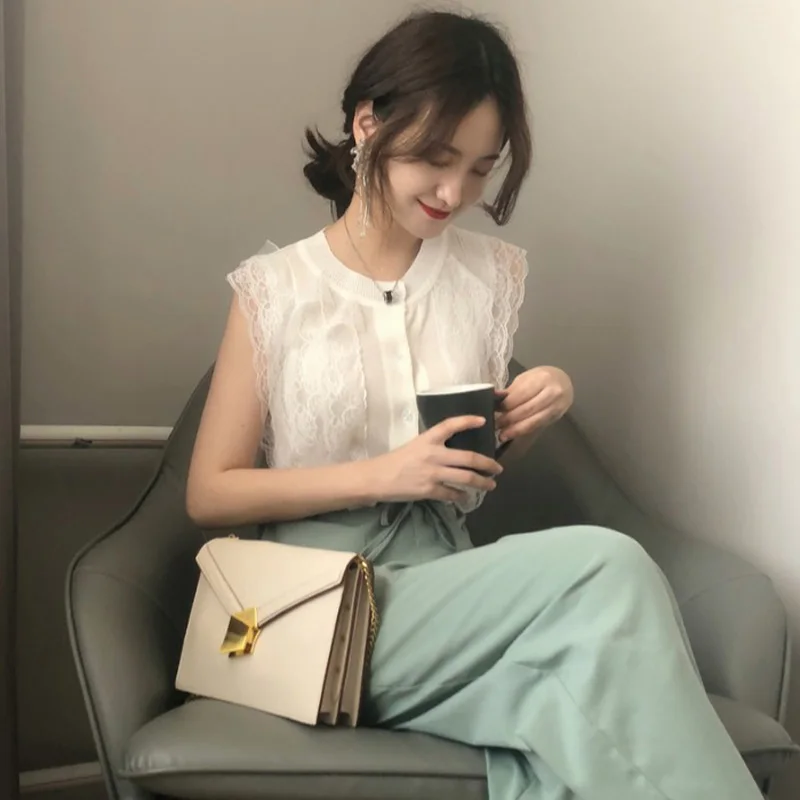 women's thin ins vest T-shirt New Spring Summer New Lace Stitching Short design Sleeveless sweater Ice Silk Knitted Shirts Tops
women's thin ins vest T-shirt New Spring Summer New Lace Stitching Short design Sleeveless sweater Ice Silk Knitted Shirts Tops