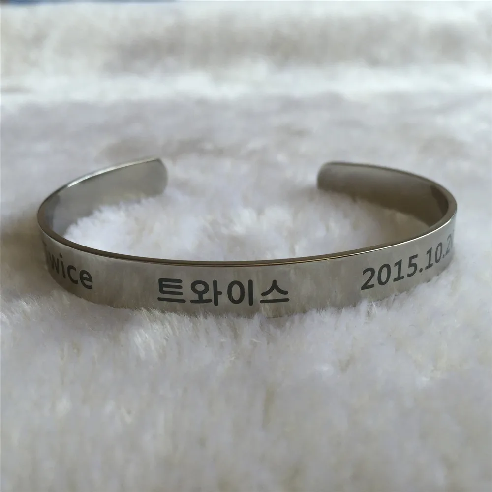 

Youpop TWICE KPOP Signal Twice Mina Album Momo Sina K-POP Bracelet Wristband Gold Silver New Fashion Jewelry For Men And Women