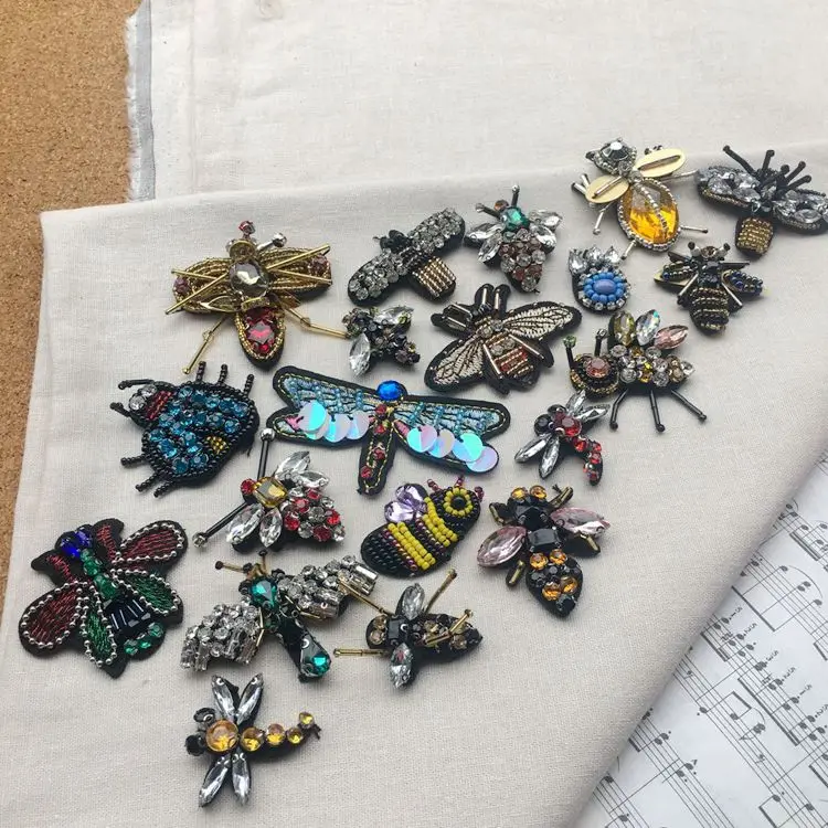 5 pieces/pack of exquisite hand-beaded rhinestone insect cloth stickers Embroidered patch stickers Crystal clothing accessories
5 pieces/pack of exquisite hand-beaded rhinestone insect cloth stickers Embroidered patch stickers Crystal clothing accessories