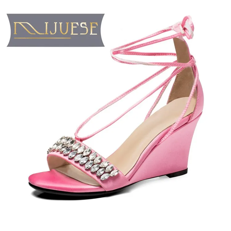 MLJUESE 2018 women sandals silk crystal green color pearls Gladiator open toe high heels wedges pumps women size 34-39
MLJUESE 2018 women sandals silk crystal green color pearls Gladiator open toe high heels wedges pumps women size 34-39