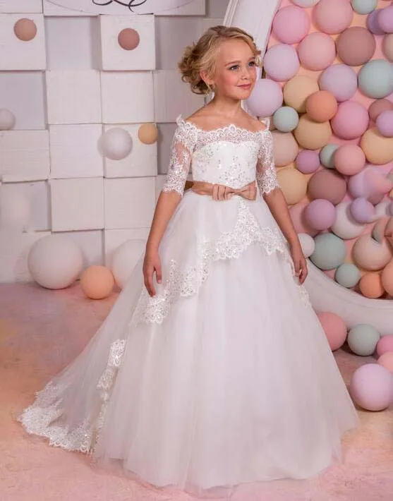 Off the shoulder A-line bling sequins laces toddler kids holy the first communion gowns flower girl dresses with long train
Off the shoulder A-line bling sequins laces toddler kids holy the first communion gowns flower girl dresses with long train