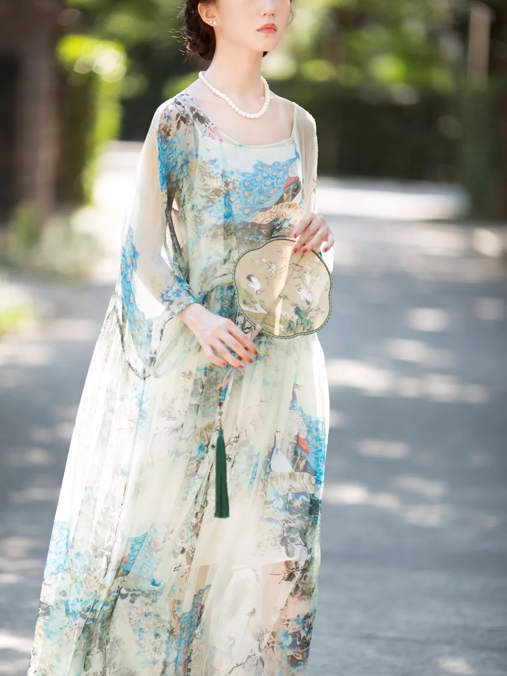 LYNETTE'S CHINOISERIE Summer Original Design Women Ultra Loose Peacock Print Silk Dresses
LYNETTE'S CHINOISERIE Summer Original Design Women Ultra Loose Peacock Print Silk Dresses