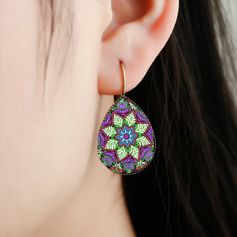 SUTEYI Vintage Mandala Flower Water Drop Elegant Women Earrings Multi Colors Leaf Chrysanthemum Geometry Tear Drop Earrings
SUTEYI Vintage Mandala Flower Water Drop Elegant Women Earrings Multi Colors Leaf Chrysanthemum Geometry Tear Drop Earrings