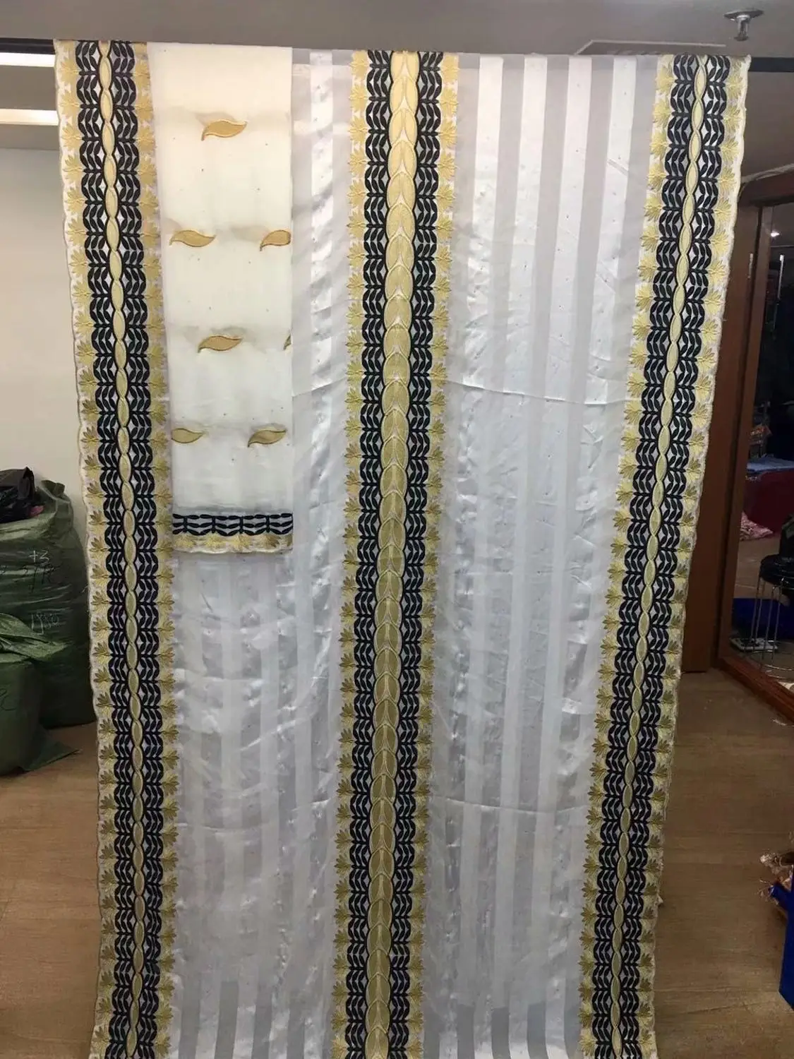 2019 NEW African Mesh Lace Fabric Pure Cotton Silk With Rhinestone Embroidery Dress Swiss voile Laces Fabrics 5+2Yards/Lot A2207
2019 NEW African Mesh Lace Fabric Pure Cotton Silk With Rhinestone Embroidery Dress Swiss voile Laces Fabrics 5+2Yards/Lot A2207