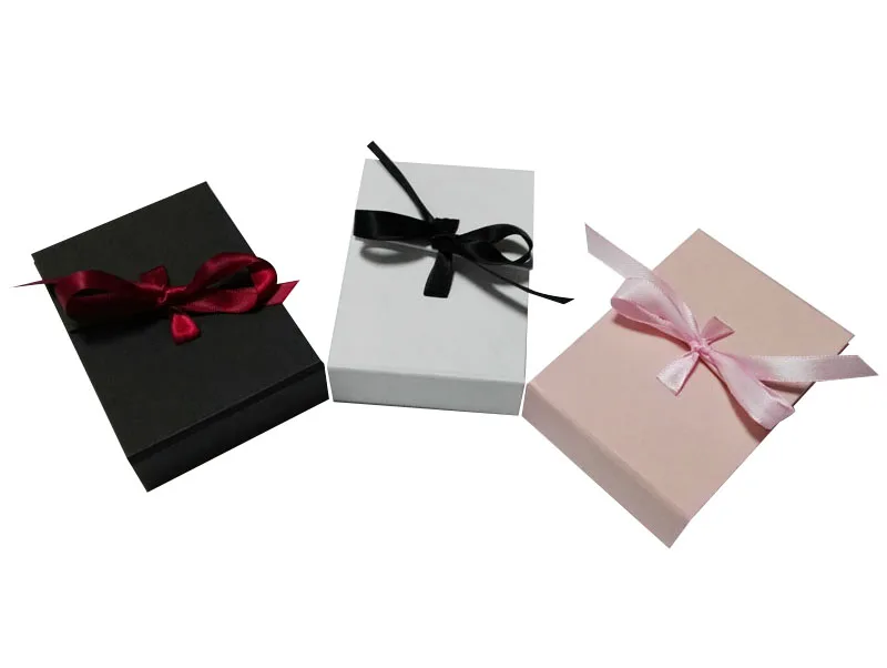 White Paper Box with Ribbon 102*70*27mm Black Packaging Box for Necklace Pink Box for Pedant Wholesale 40pcs/lot Free shipping
White Paper Box with Ribbon 102*70*27mm Black Packaging Box for Necklace Pink Box for Pedant Wholesale 40pcs/lot Free shipping