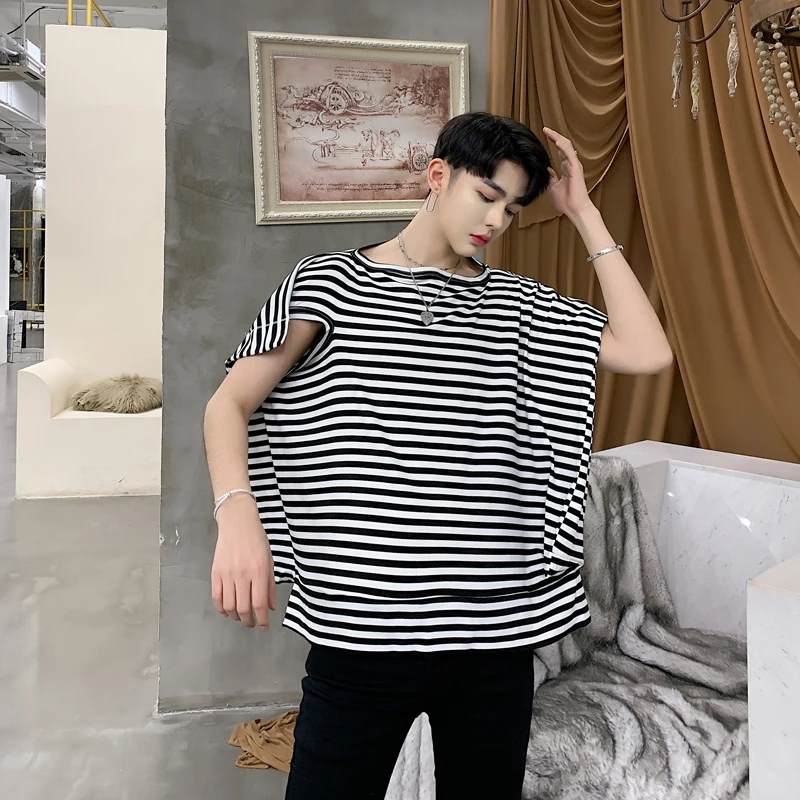 MIXCUBIC 2019 summer England style simple Unique Asymmetric stripes T shirts men casual loose stripes T-shirts for men,M-XXL
MIXCUBIC 2019 summer England style simple Unique Asymmetric stripes T shirts men casual loose stripes T-shirts for men,M-XXL