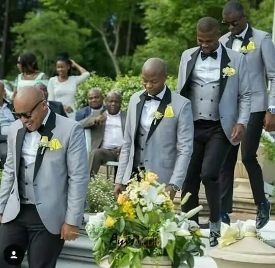 Handsome Groomsmen Notch Lapel Groom Tuxedos Mens Wedding Dress Man Jacket Blazer Prom Dinner (Jacket+Pants+Tie+Vest) A244
Handsome Groomsmen Notch Lapel Groom Tuxedos Mens Wedding Dress Man Jacket Blazer Prom Dinner (Jacket+Pants+Tie+Vest) A244