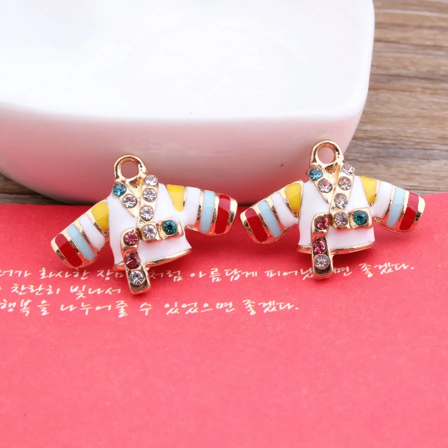 20*28MM Hanbok Cloth Pendant Charms Gold Tone Enamel Alloy Colorful Jewelry Pendants Drop Oil Fashion Keyring Necklace Charms
20*28MM Hanbok Cloth Pendant Charms Gold Tone Enamel Alloy Colorful Jewelry Pendants Drop Oil Fashion Keyring Necklace Charms