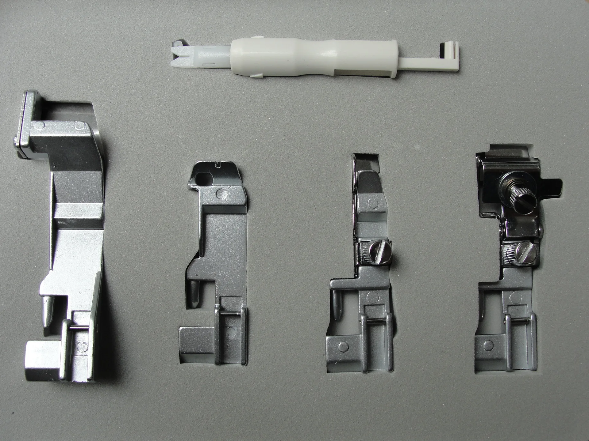 DOMESTIC PACKAGE MULTIFUNCTION SEWING MACHINE PRESSER FOOT SUITE FOR OVERLOCK MACHINE 005-002 MADE IN TAIWAN
DOMESTIC PACKAGE MULTIFUNCTION SEWING MACHINE PRESSER FOOT SUITE FOR OVERLOCK MACHINE 005-002 MADE IN TAIWAN