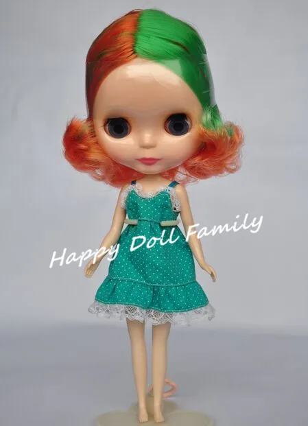 nude Blyth doll of 2008 version, color of eyechip and makeup on face are random, mixed color hair, green in orange hair
nude Blyth doll of 2008 version, color of eyechip and makeup on face are random, mixed color hair, green in orange hair