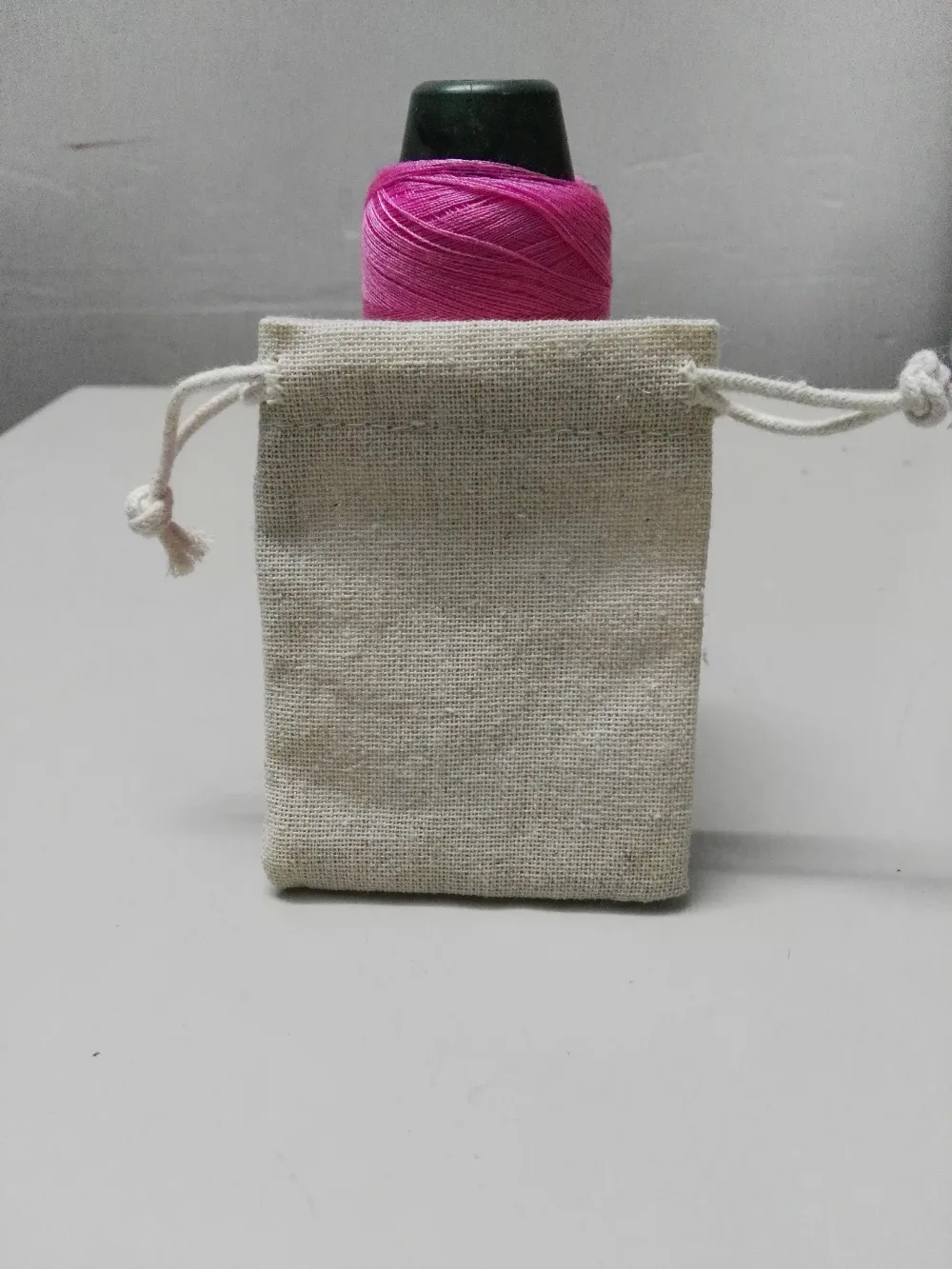 SPECIAL SALE 20/lot 8*12cm overlocked linen small drawstring bag Christmas gift pouch Birthday Party Jewelry Packaging Bag
SPECIAL SALE 20/lot 8*12cm overlocked linen small drawstring bag Christmas gift pouch Birthday Party Jewelry Packaging Bag