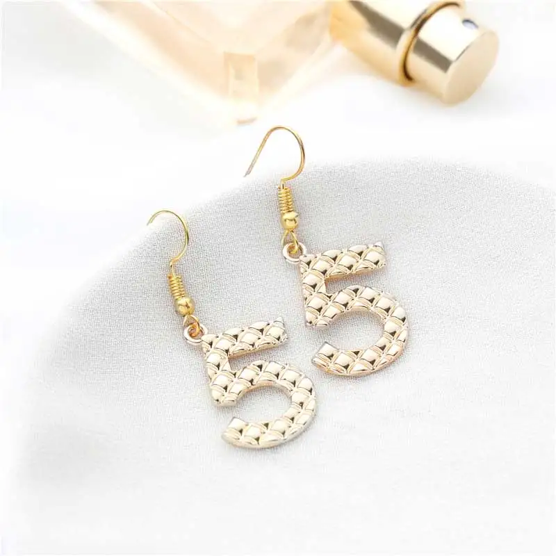 Small fragrance letter 5 Earrings Woman Party Ear Jewelry number Earring Free shipping
Small fragrance letter 5 Earrings Woman Party Ear Jewelry number Earring Free shipping