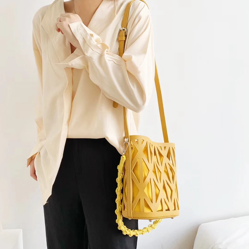 2019 Summer New Fashion Women Hollow Out Handbags Luxury Bucket Bag Ladies Small Crossbody Shoulder Bag Instagram Hot Beach Bag
2019 Summer New Fashion Women Hollow Out Handbags Luxury Bucket Bag Ladies Small Crossbody Shoulder Bag Instagram Hot Beach Bag