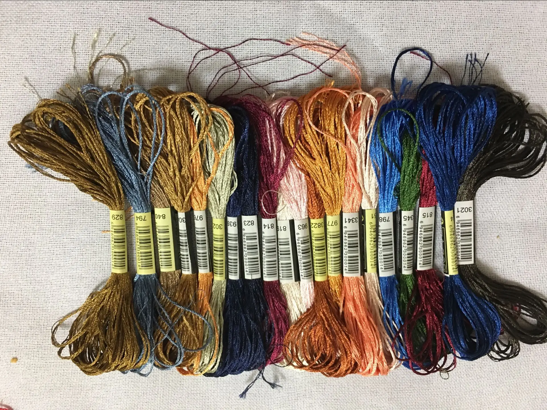 Description Picture 4 of itemRandom colors  30/50/100/500 skeins silk embroidery  embroidery thread Silk Floss Handmade Embroidery cross stitch Threads