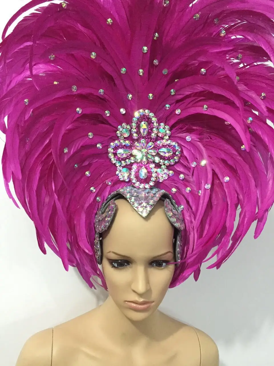 Feather clothing Stage performance catwalk carnival Headdress flower pubs party Men's wear women's clothing
Feather clothing Stage performance catwalk carnival Headdress flower pubs party Men's wear women's clothing