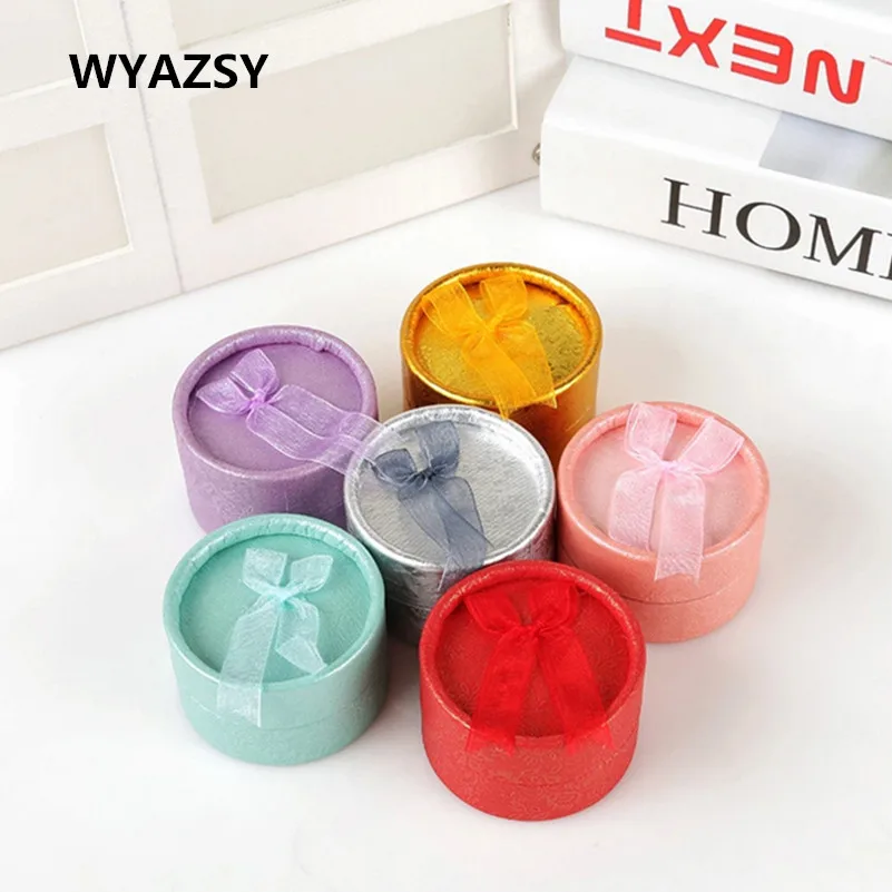 18pcs/lot 5X5X3.5cm Rounded Velour Gift Boxes Jewelry Multi Colors Ring Earring Gift Carton Box Bowknot Case Jewelry Box Package
18pcs/lot 5X5X3.5cm Rounded Velour Gift Boxes Jewelry Multi Colors Ring Earring Gift Carton Box Bowknot Case Jewelry Box Package