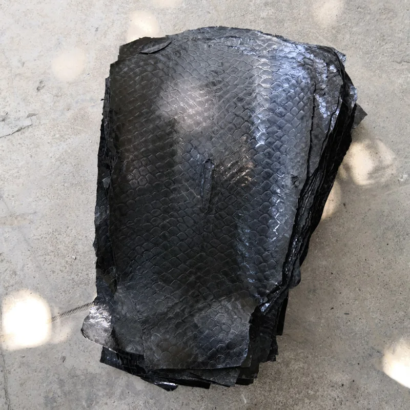 1pcs black Genuine grass carp fish skin leather piece DIY bag belt shoes accessories thickness0.8mm
1pcs black Genuine grass carp fish skin leather piece DIY bag belt shoes accessories thickness0.8mm