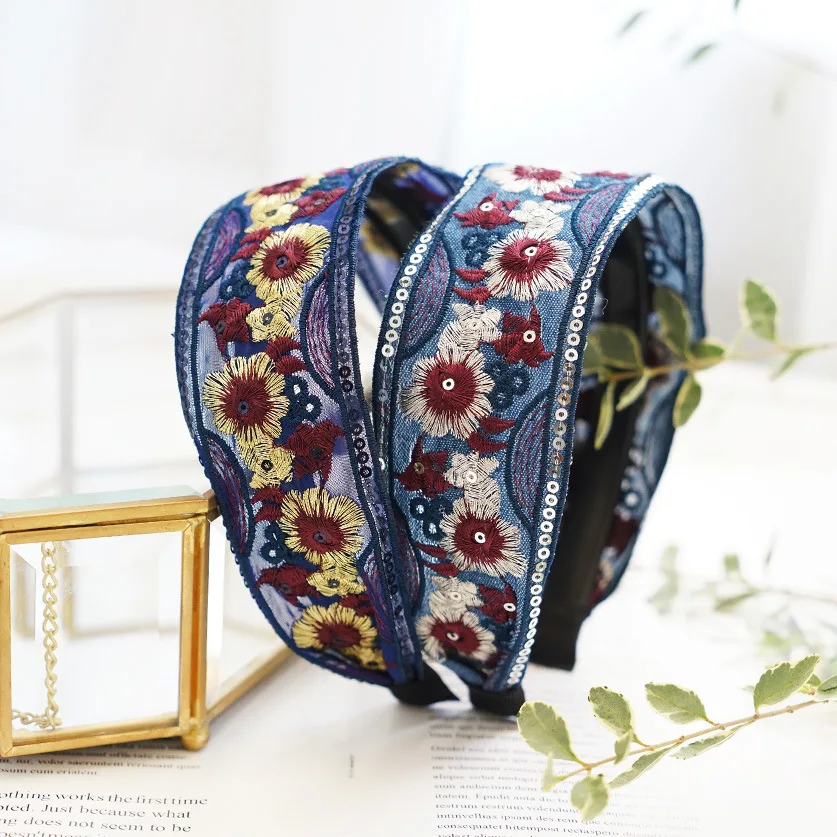 Exquisite Gold Line Flower Embroidery Retro Sequin Toothed Hairbands Hair Accessories Hair Band for Girls Headbands For Women
Exquisite Gold Line Flower Embroidery Retro Sequin Toothed Hairbands Hair Accessories Hair Band for Girls Headbands For Women