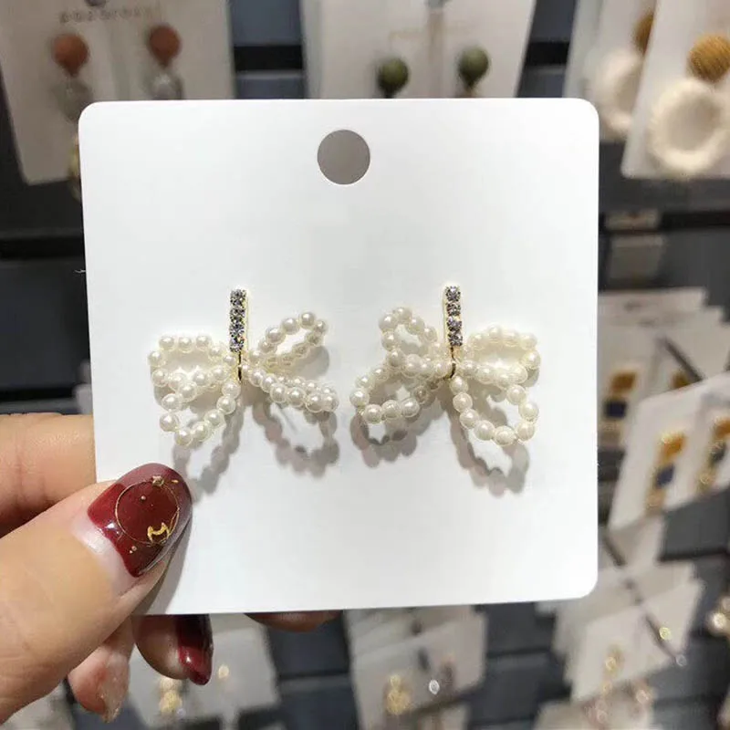 Japanese and Korean Pearl butterfly temperament inlay water drill character ear nail ear ring ear jewelry
Japanese and Korean Pearl butterfly temperament inlay water drill character ear nail ear ring ear jewelry
