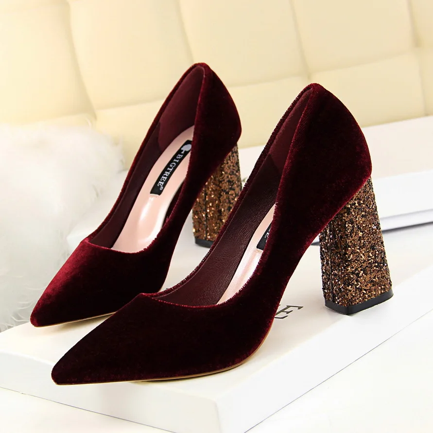 Fashion Women's Shoes High Heels 2019 New Flock Shallow Bling Square Heels Women Pumps Pointed Toe Pumps Women Sexy Party Shoes
Fashion Women's Shoes High Heels 2019 New Flock Shallow Bling Square Heels Women Pumps Pointed Toe Pumps Women Sexy Party Shoes