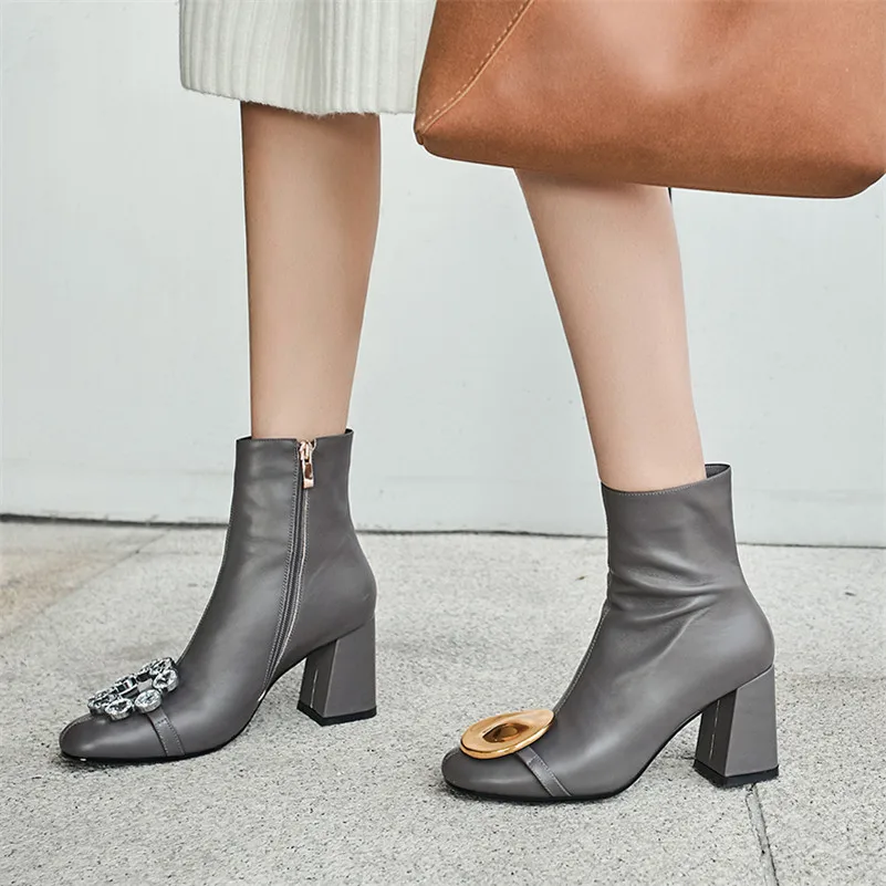 New Luxury Women Genuine Leather Ankle Boots Fashion Metal Decoration Autumn Winter Office Short Boots Ladies Shoes Woman 33 42
New Luxury Women Genuine Leather Ankle Boots Fashion Metal Decoration Autumn Winter Office Short Boots Ladies Shoes Woman 33 42