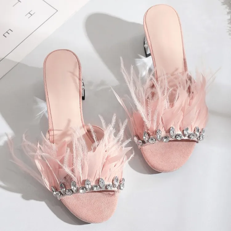 Glitter Crystal Embellished Women Slipper Luxury Brand Super Star Runway Shoes Feather Decor Peep Toe Women Slides Miroor Heel
Glitter Crystal Embellished Women Slipper Luxury Brand Super Star Runway Shoes Feather Decor Peep Toe Women Slides Miroor Heel