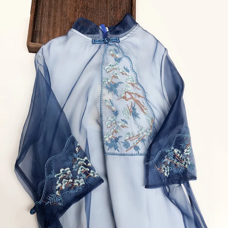 New Retro Ethnic Style Imitation Silk Embroidery Dress Short Sleeve Fake Two-piece Stand Collar Chinese Dress A-Line Dresses
New Retro Ethnic Style Imitation Silk Embroidery Dress Short Sleeve Fake Two-piece Stand Collar Chinese Dress A-Line Dresses