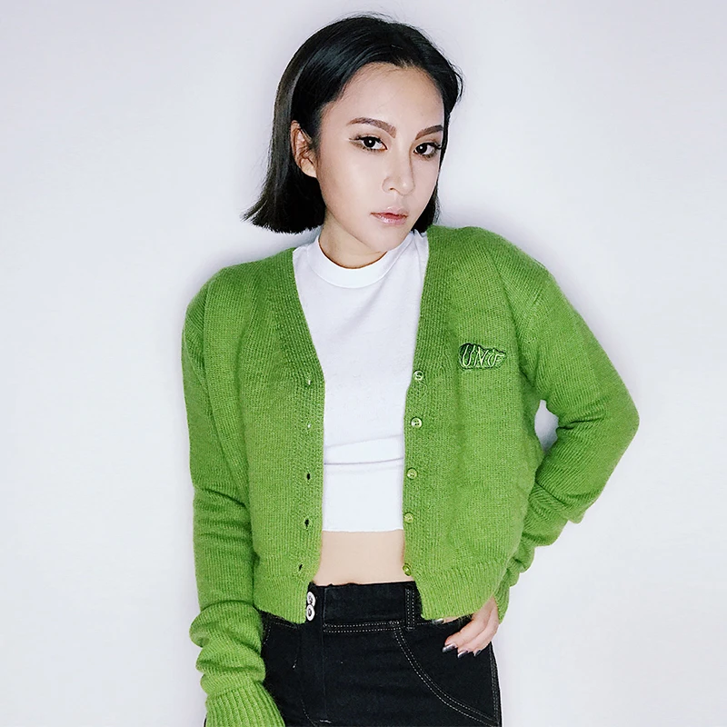 Women Solid Long Sleeve Rabbit Wool Knitted Cardigans With Letter Appliques Loose Short Length Single Breasted Cardigans
Women Solid Long Sleeve Rabbit Wool Knitted Cardigans With Letter Appliques Loose Short Length Single Breasted Cardigans
