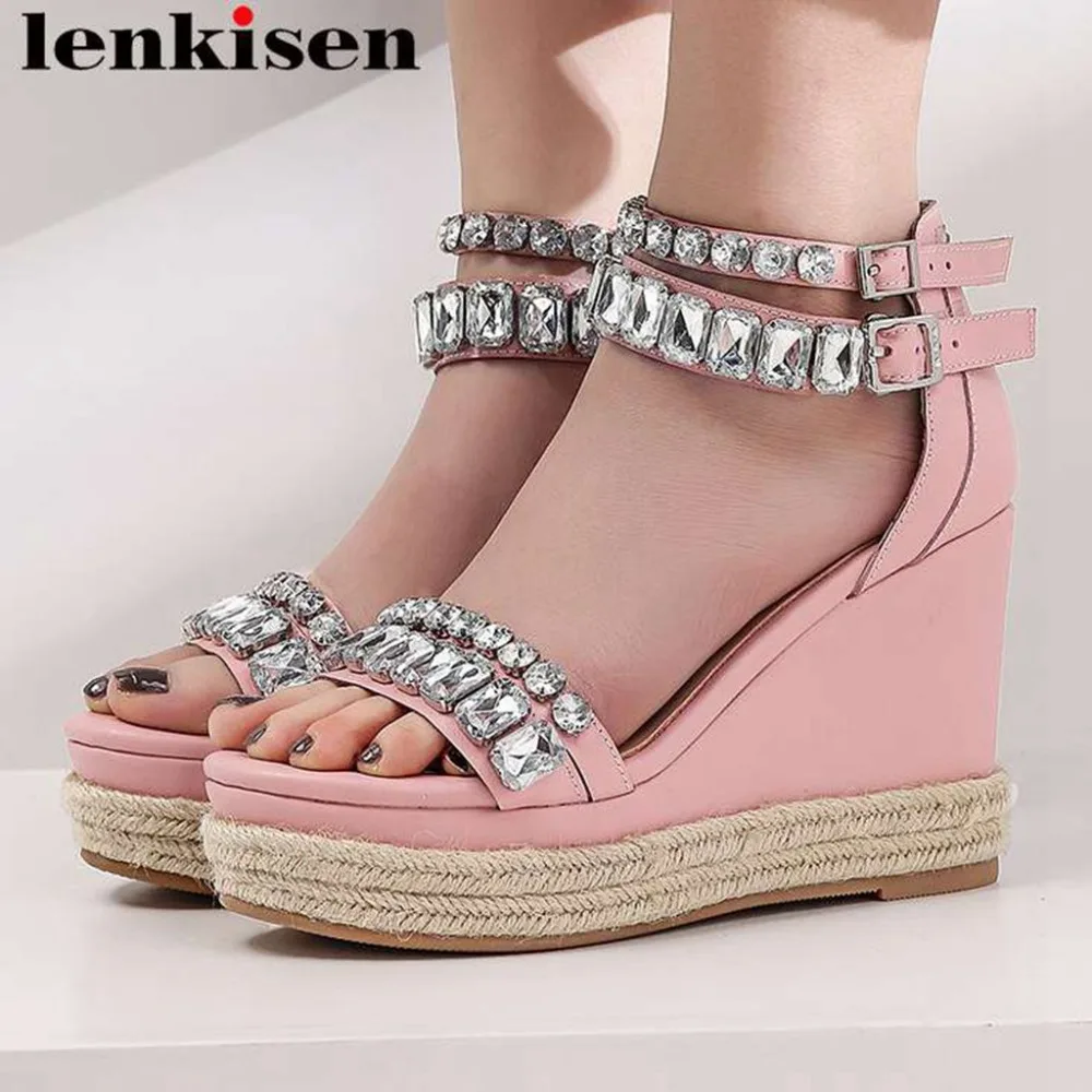 Lenkisen glitter crystal straw decoration buckle strap natural leather super high bottom wedges heels dashion runway sandals L05
Lenkisen glitter crystal straw decoration buckle strap natural leather super high bottom wedges heels dashion runway sandals L05