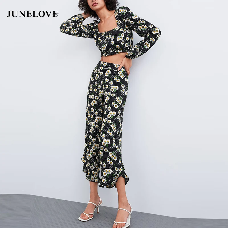 Sexy Short Blouse Print Floral Beach Ladies Set Women Suits Square Collar Boho Blouse Loose Elastic Bottom 2019 NEW Wonder Store
Sexy Short Blouse Print Floral Beach Ladies Set Women Suits Square Collar Boho Blouse Loose Elastic Bottom 2019 NEW Wonder Store