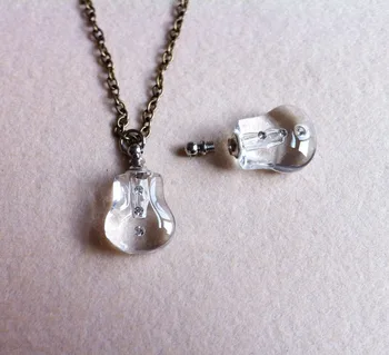 Freeshipping!! Fashion gourd style transparent Miniature Perfume vial bottle Screw Cap rice vial pendant 
Freeshipping!! Fashion gourd style transparent Miniature Perfume vial bottle Screw Cap rice vial pendant