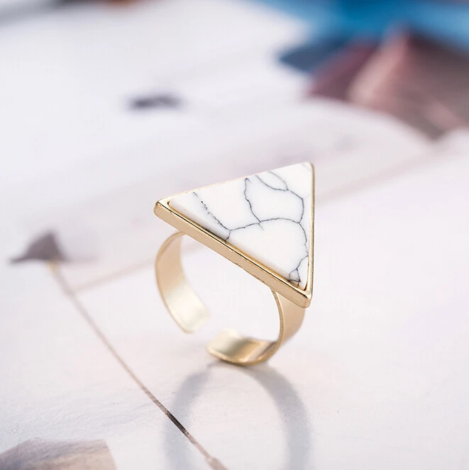 1 PC New Textured Ring New Fashion Hot Geometric Triangle Blue White Marble Stone Ring For Women Jewelry 20034
1 PC New Textured Ring New Fashion Hot Geometric Triangle Blue White Marble Stone Ring For Women Jewelry 20034