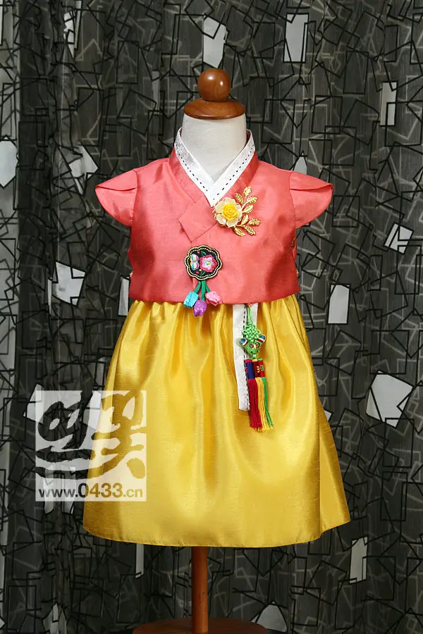 Hanbok Girl 2020 New Fashion Children Dress Korean Traditional Dress Outfit Orient Ethnic Stage Dance Copaly Costume Gift
Hanbok Girl 2020 New Fashion Children Dress Korean Traditional Dress Outfit Orient Ethnic Stage Dance Copaly Costume Gift