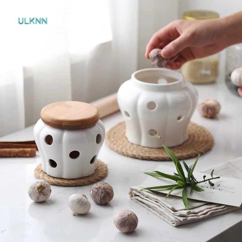 Creative Bamboo Cover Ceramic Storage Cans Lovely Shape Kitchen Garlic/Ginger Ventilated Storage Tank Hotel/Home Use
Creative Bamboo Cover Ceramic Storage Cans Lovely Shape Kitchen Garlic/Ginger Ventilated Storage Tank Hotel/Home Use