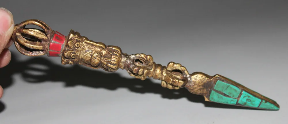 Nepal Tibetan buddhist turquoise gold-plated bronze gold dagger amulet adder metal handicraft
Nepal Tibetan buddhist turquoise gold-plated bronze gold dagger amulet adder metal handicraft
