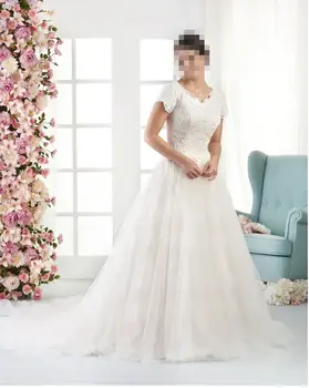 Champagne A-line Lace Tulle Modest Wedding Dresses With Cap Sleeves V Neck Buttons Back Country Western Women Modest LDS Dress
Champagne A-line Lace Tulle Modest Wedding Dresses With Cap Sleeves V Neck Buttons Back Country Western Women Modest LDS Dress