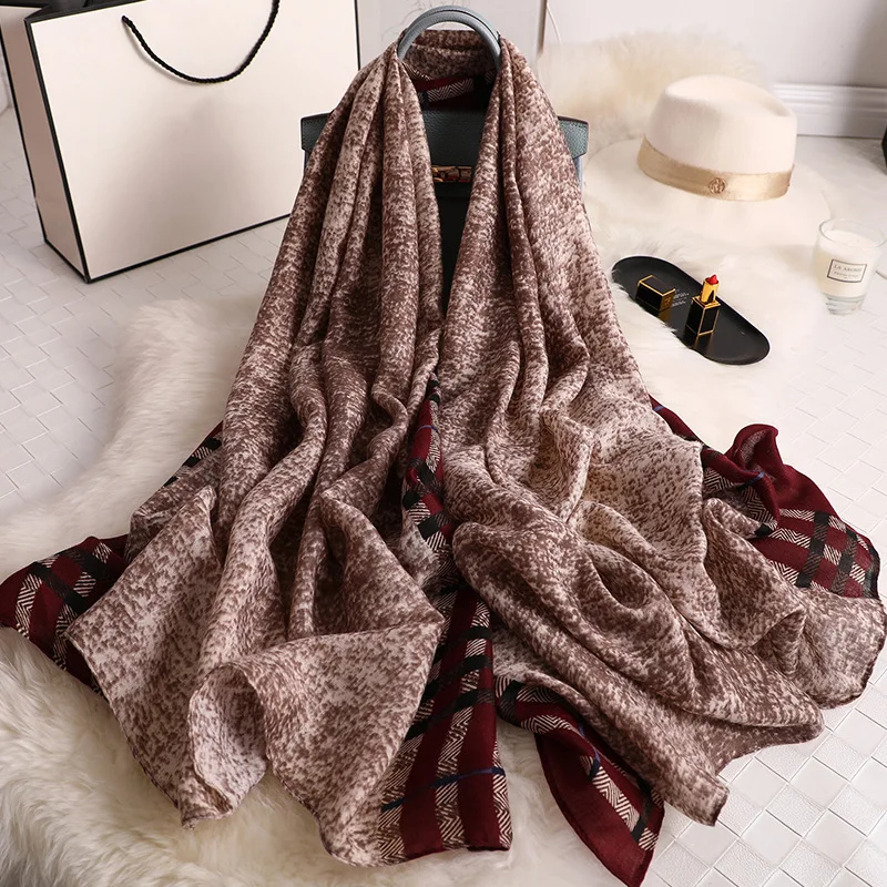 2019 Cotton and linen Srping Women Cotton Long Scarf Printed Thin Hijab Soft Summer Lady plaid Pashmina New Viscose Autumn Shawl
2019 Cotton and linen Srping Women Cotton Long Scarf Printed Thin Hijab Soft Summer Lady plaid Pashmina New Viscose Autumn Shawl