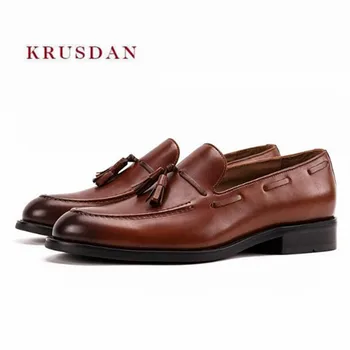 KRUSDAN New Tassel Men Genuine Leather Handmade Slippers Dress Shoes Business Wedding Shoes Men's Loafers British Smoking Flats
KRUSDAN New Tassel Men Genuine Leather Handmade Slippers Dress Shoes Business Wedding Shoes Men's Loafers British Smoking Flats
