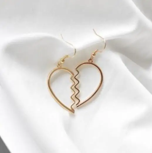 e 127 2018 hot new creative personality simple asymmetric stitching temperament earrings primary school cool woman's jewelr
e 127 2018 hot new creative personality simple asymmetric stitching temperament earrings primary school cool woman's jewelr