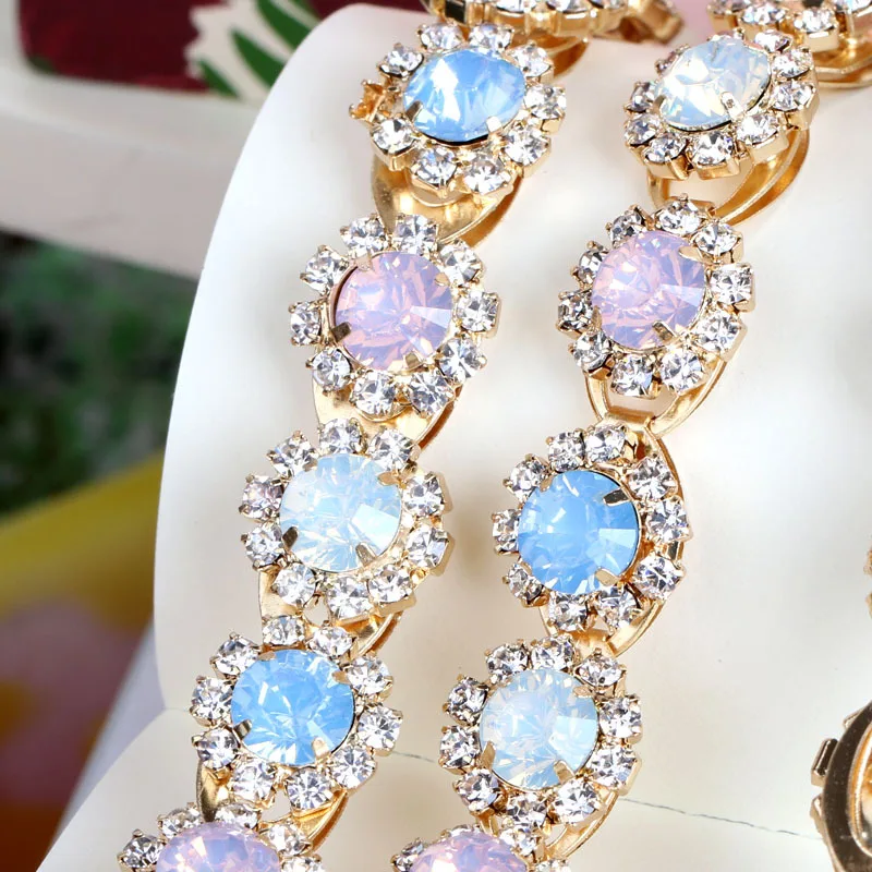 1 Yard Gold Resin Rhinestone Trims with Color Stones and Chain for Sewing DIY Hair Tiara Jewelry Headbands
1 Yard Gold Resin Rhinestone Trims with Color Stones and Chain for Sewing DIY Hair Tiara Jewelry Headbands