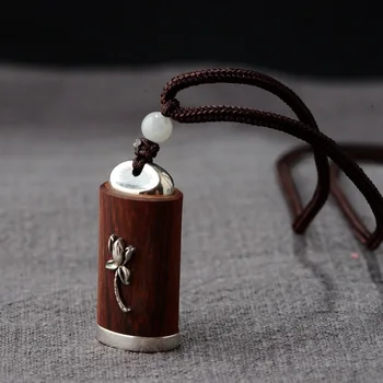 BOCAIS925 silver rosewood Yintai silver restoring ancient ways is the process of lovers seal pendant
BOCAIS925 silver rosewood Yintai silver restoring ancient ways is the process of lovers seal pendant
