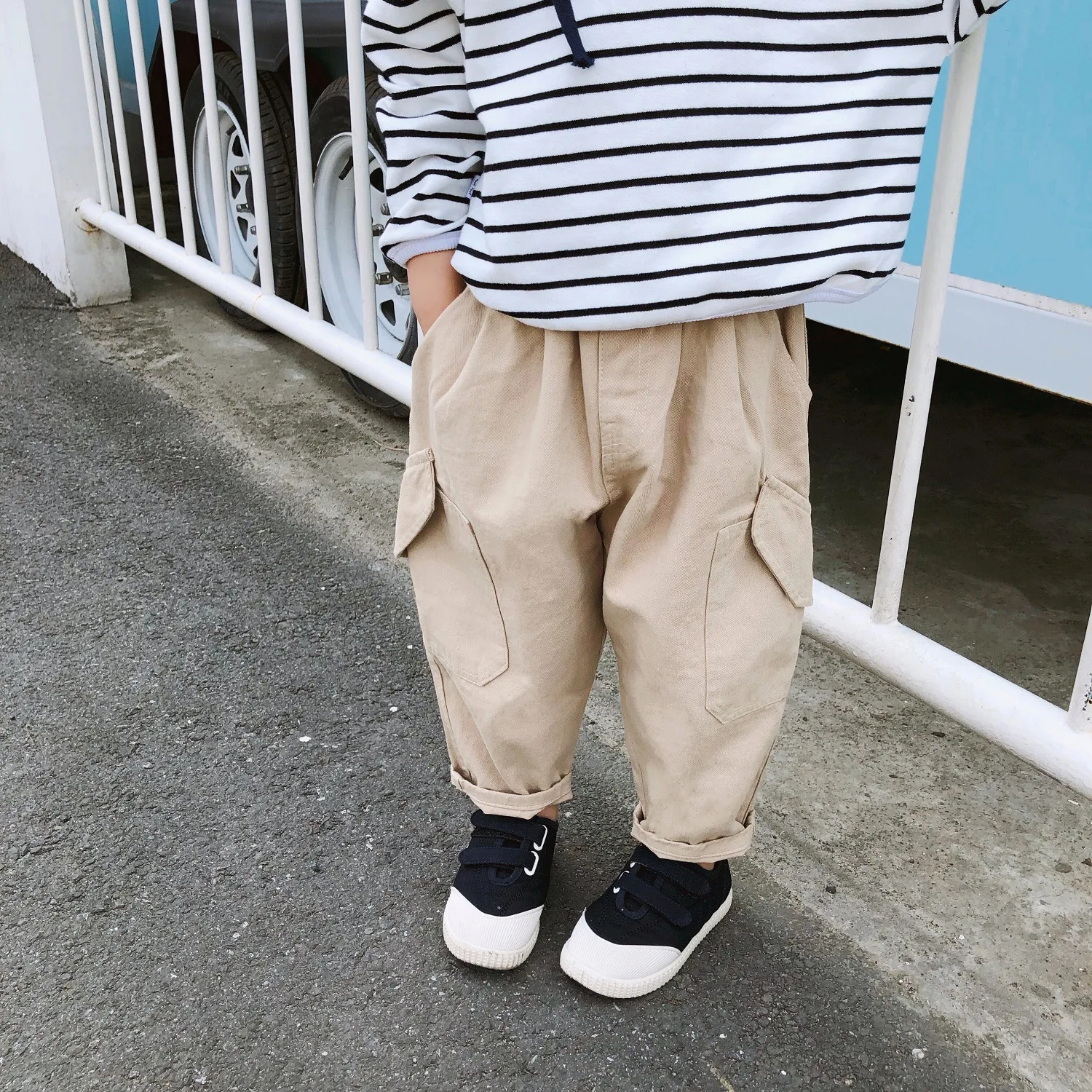 Korean style baby boys fashion side big pockets Torre pants kids 2 colors all-match casual jeans denim pants
Korean style baby boys fashion side big pockets Torre pants kids 2 colors all-match casual jeans denim pants