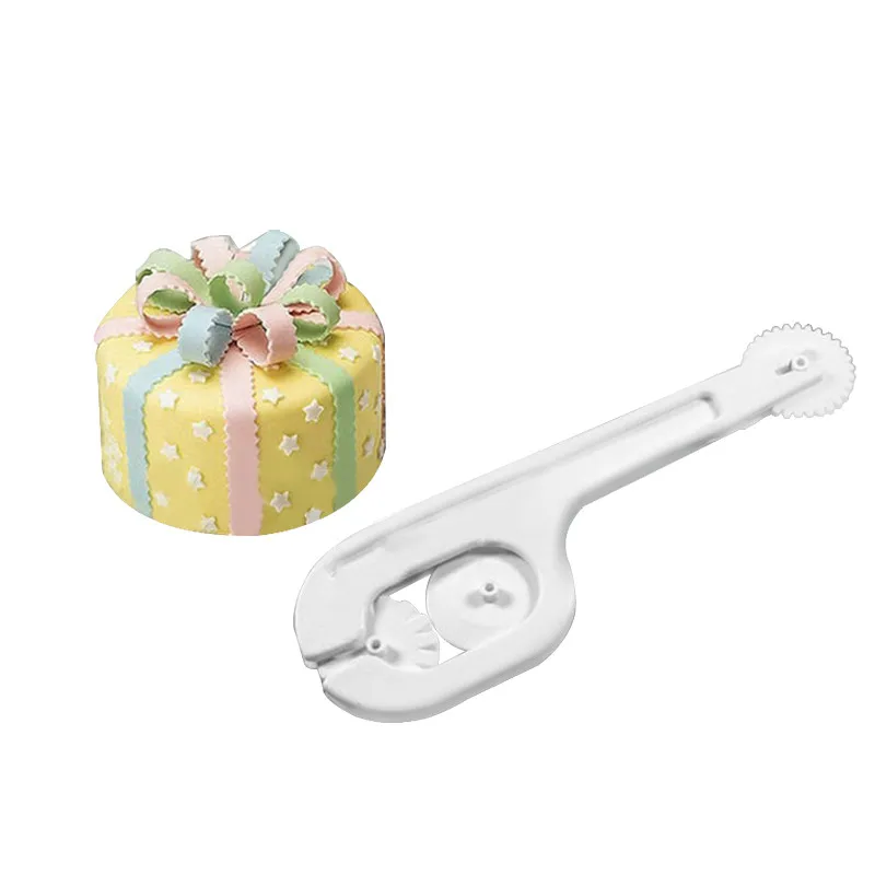 3 Wheel Fondant Embosser Cutter Cake Decorating Tool Pastry Sugar Craft Round Pad Lace Cutter Knife Baking Mould Cooking Tools
3 Wheel Fondant Embosser Cutter Cake Decorating Tool Pastry Sugar Craft Round Pad Lace Cutter Knife Baking Mould Cooking Tools