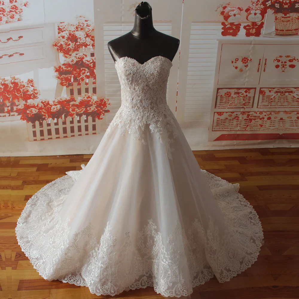 SF1129 Real Sample A-line Bridal Gown Sweetheart Neckline Applique Wide Hemline Wedding Dresses
SF1129 Real Sample A-line Bridal Gown Sweetheart Neckline Applique Wide Hemline Wedding Dresses