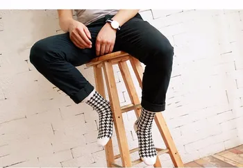 10Pair/LOT CLASSIC WITHE WITH BLACK LEISURE HIGH QUALITY COTTON , PRINTING BREATHABEL STANDARD TUBE MEN'S SOCKS
10Pair/LOT CLASSIC WITHE WITH BLACK LEISURE HIGH QUALITY COTTON , PRINTING BREATHABEL STANDARD TUBE MEN'S SOCKS