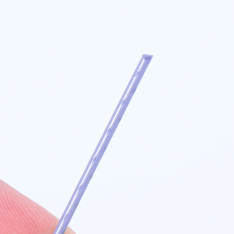 Gros plan sur une corde de tennis montrant sa texture