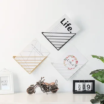 Wall-Mounted Storage Racks Wrought Iron Triangular Bookshelf Gold Display Frame Living Room Wall Decoration Storage Holder
Wall-Mounted Storage Racks Wrought Iron Triangular Bookshelf Gold Display Frame Living Room Wall Decoration Storage Holder