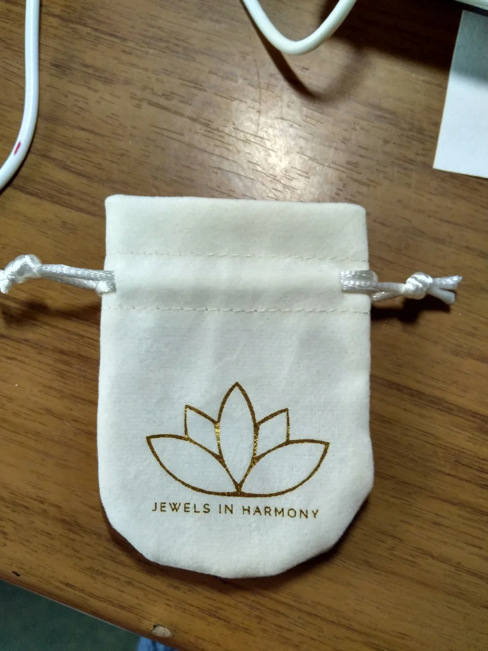 white Velvet bag customized Logo velvet Gift Bags velvet Jewellry drawing Package Pouch
white Velvet bag customized Logo velvet Gift Bags velvet Jewellry drawing Package Pouch