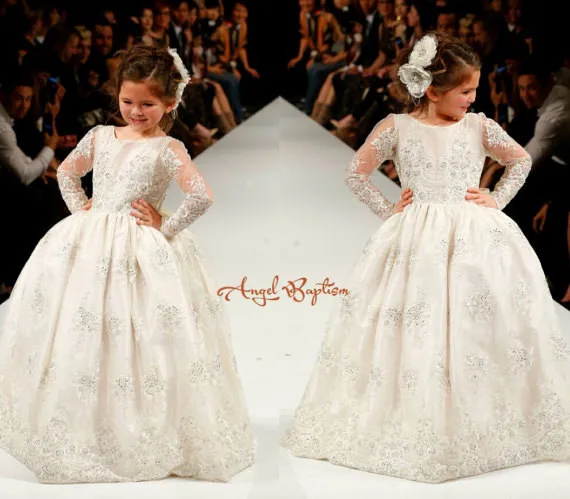 Bling Beading white/ivory lace appliques Long Sleeves flower girl dresses lovely kids wedding birthday party ball gowns
Bling Beading white/ivory lace appliques Long Sleeves flower girl dresses lovely kids wedding birthday party ball gowns