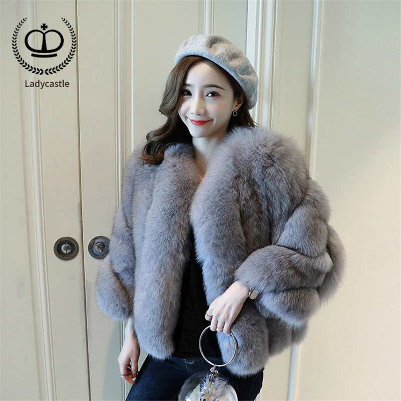 Women Warm Real Fox Fur Coat Short O-Neck Winter Genuine Fur Jacket Overcoat Natural Fox Fur Coats For Girls Winter Fashion 2018
Women Warm Real Fox Fur Coat Short O-Neck Winter Genuine Fur Jacket Overcoat Natural Fox Fur Coats For Girls Winter Fashion 2018